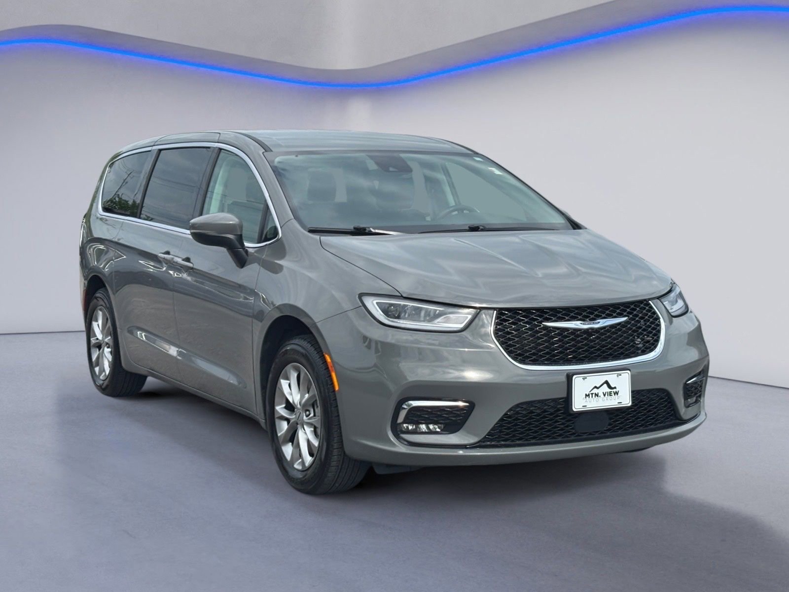 Used 2023 Chrysler Pacifica Touring-L AWD/4WD image 5