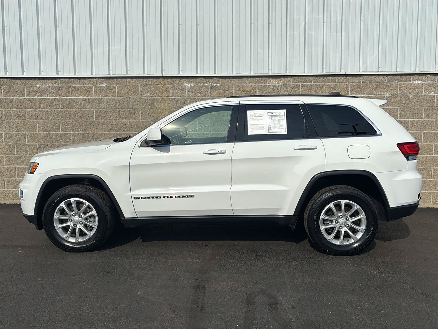 Used 2022 Jeep Grand Cherokee Laredo X AWD/4WD image 36