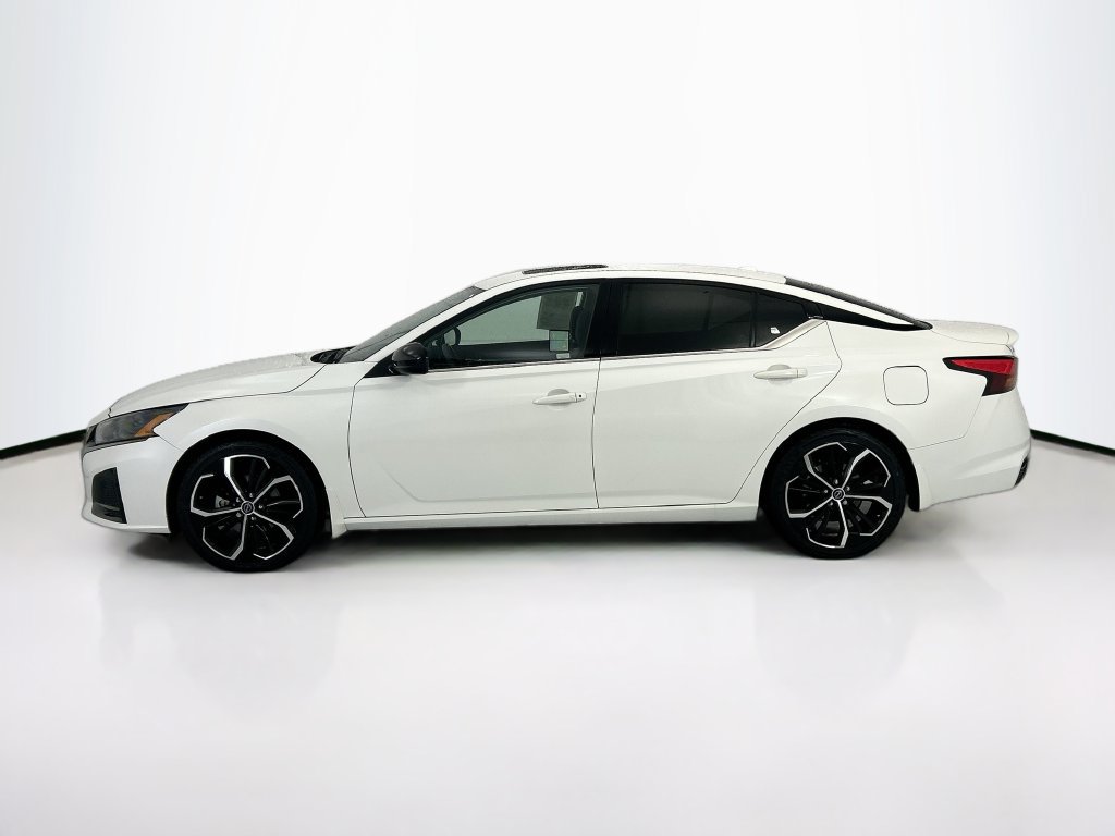 Used 2023 Nissan Altima 2.5 SR w/ SR Premium Package FWD image 8