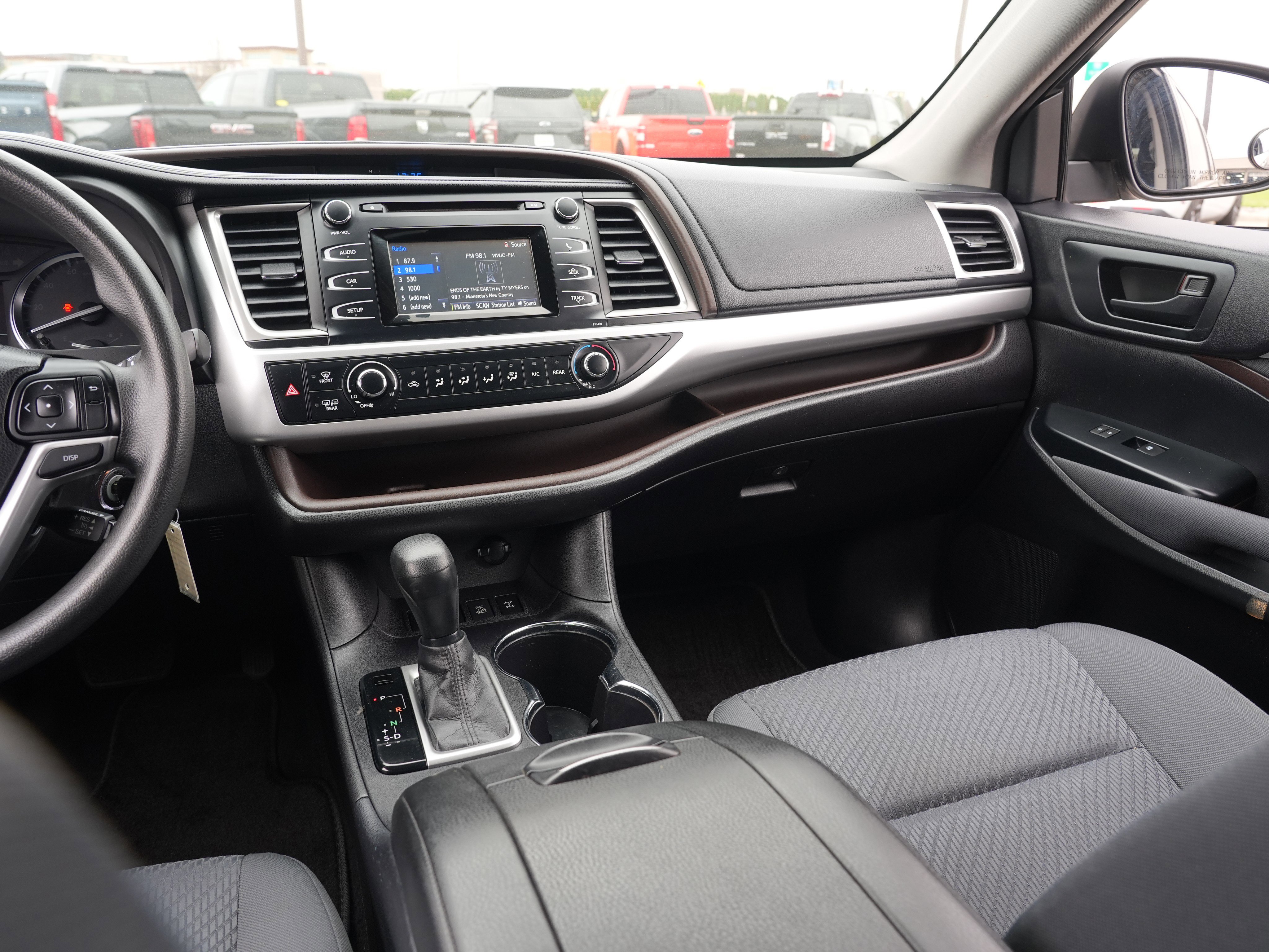 Used 2015 Toyota Highlander LE AWD/4WD image 21