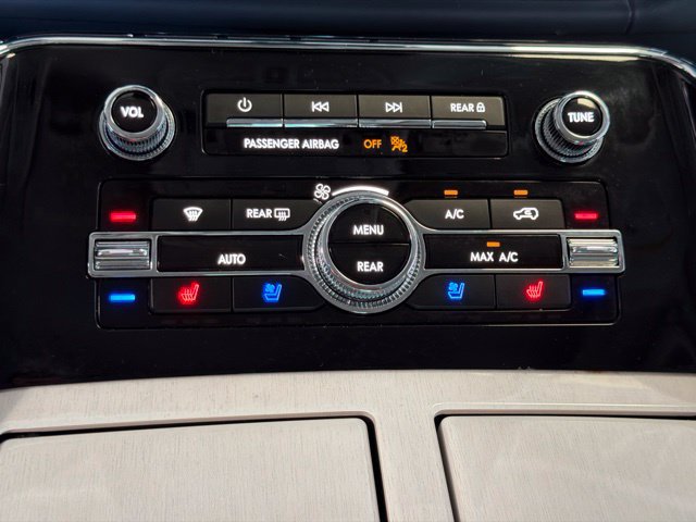 Used 2023 Lincoln Navigator L Black Label AWD/4WD image 31