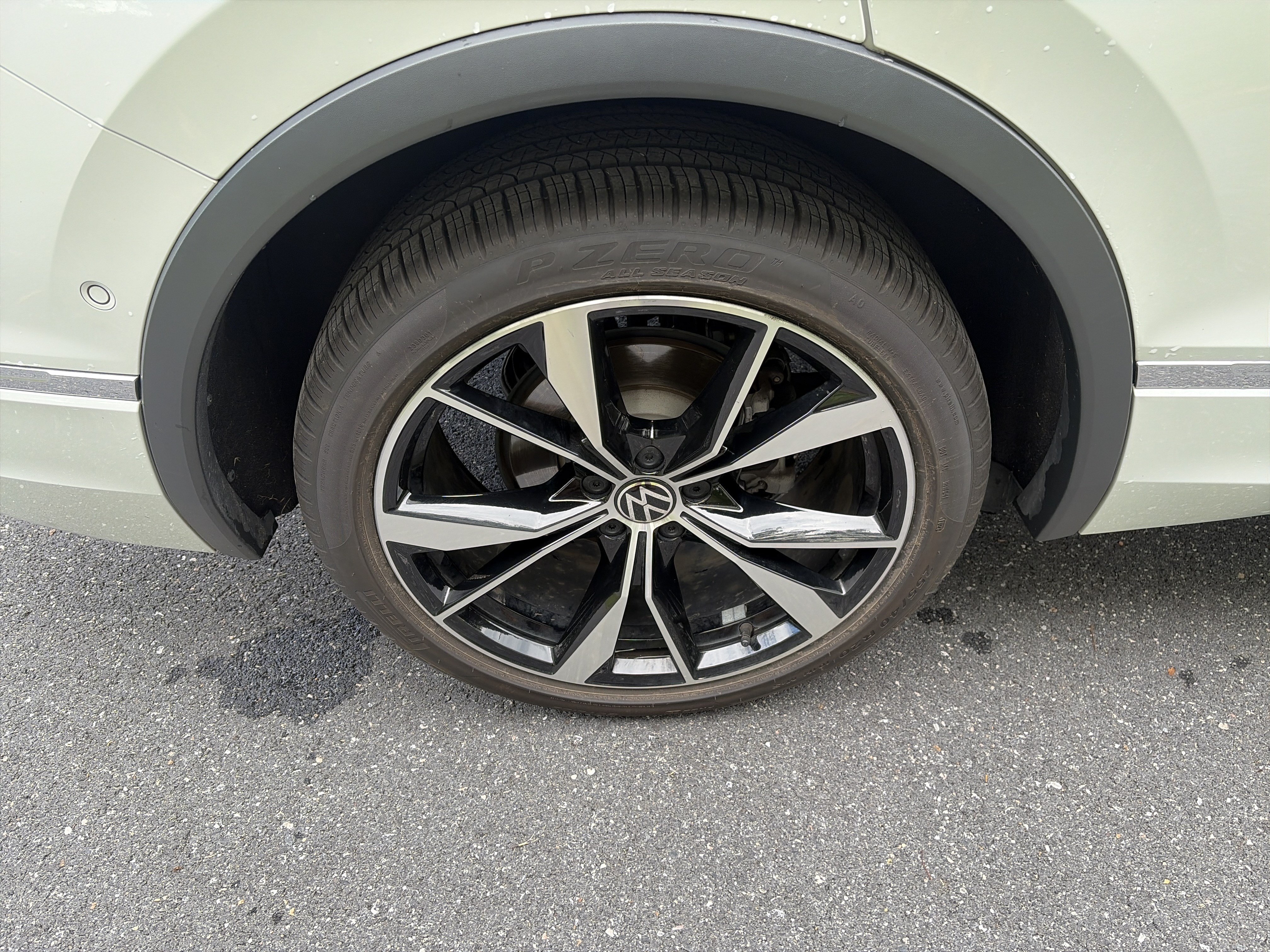 Certified 2024 Volkswagen Tiguan SEL R-Line AWD/4WD image 13