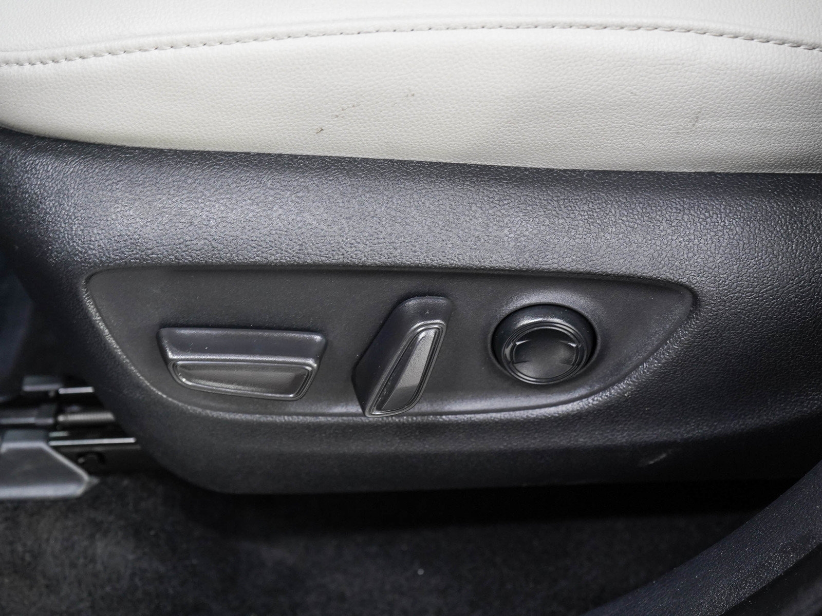 Used 2025 Toyota Grand Highlander AWD image 29