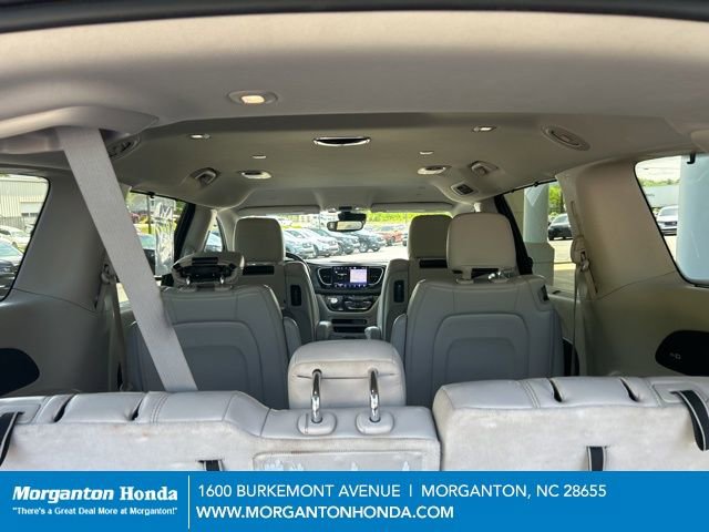 Used 2021 Chrysler Pacifica Touring-L w/ Uconnect Theater Family Group FWD image 33