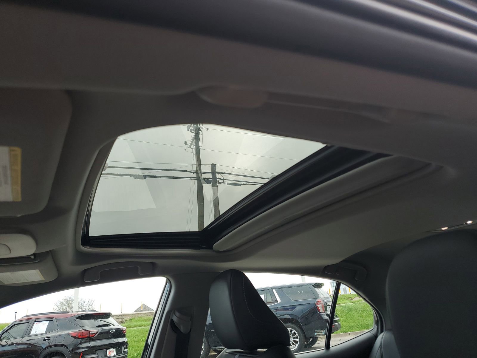 Used 2023 Toyota Camry SE w/ Cold Weather Package image 17