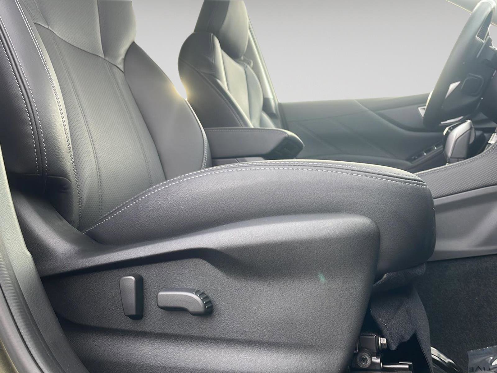 Certified 2024 Subaru Forester Touring w/ Pop Package 2 image 4