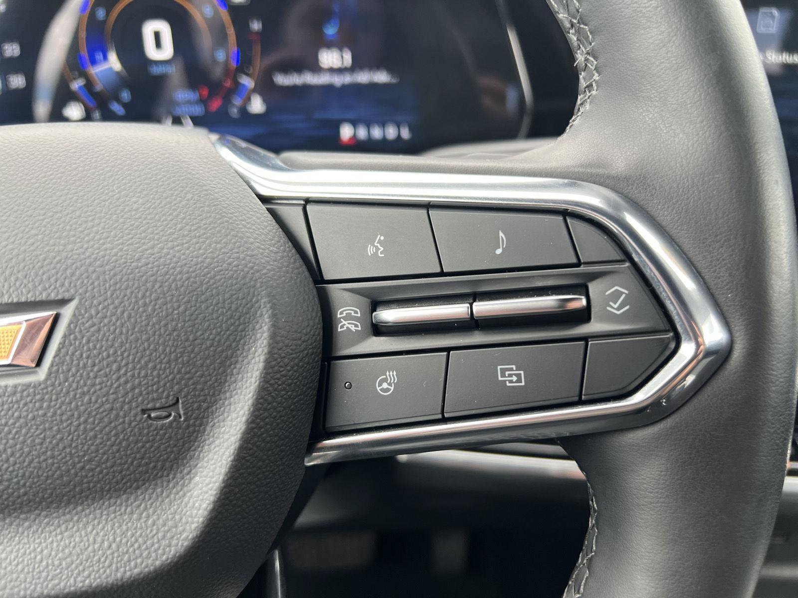 Used 2025 Chevrolet Equinox LT AWD/4WD image 19