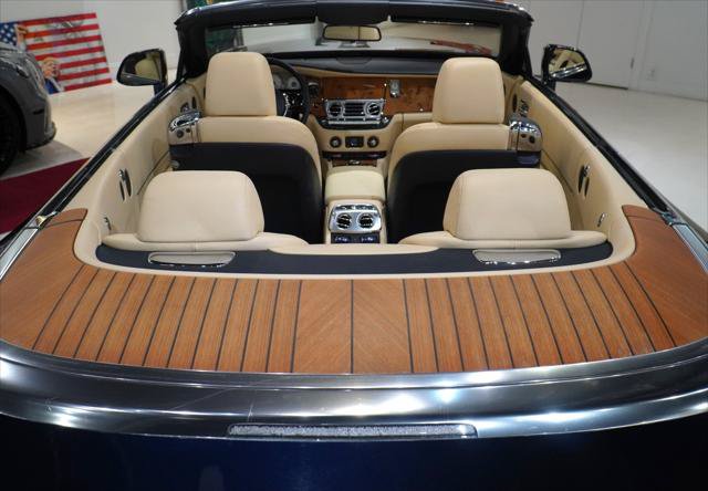 Used 2016 Rolls-Royce Dawn RWD image 9