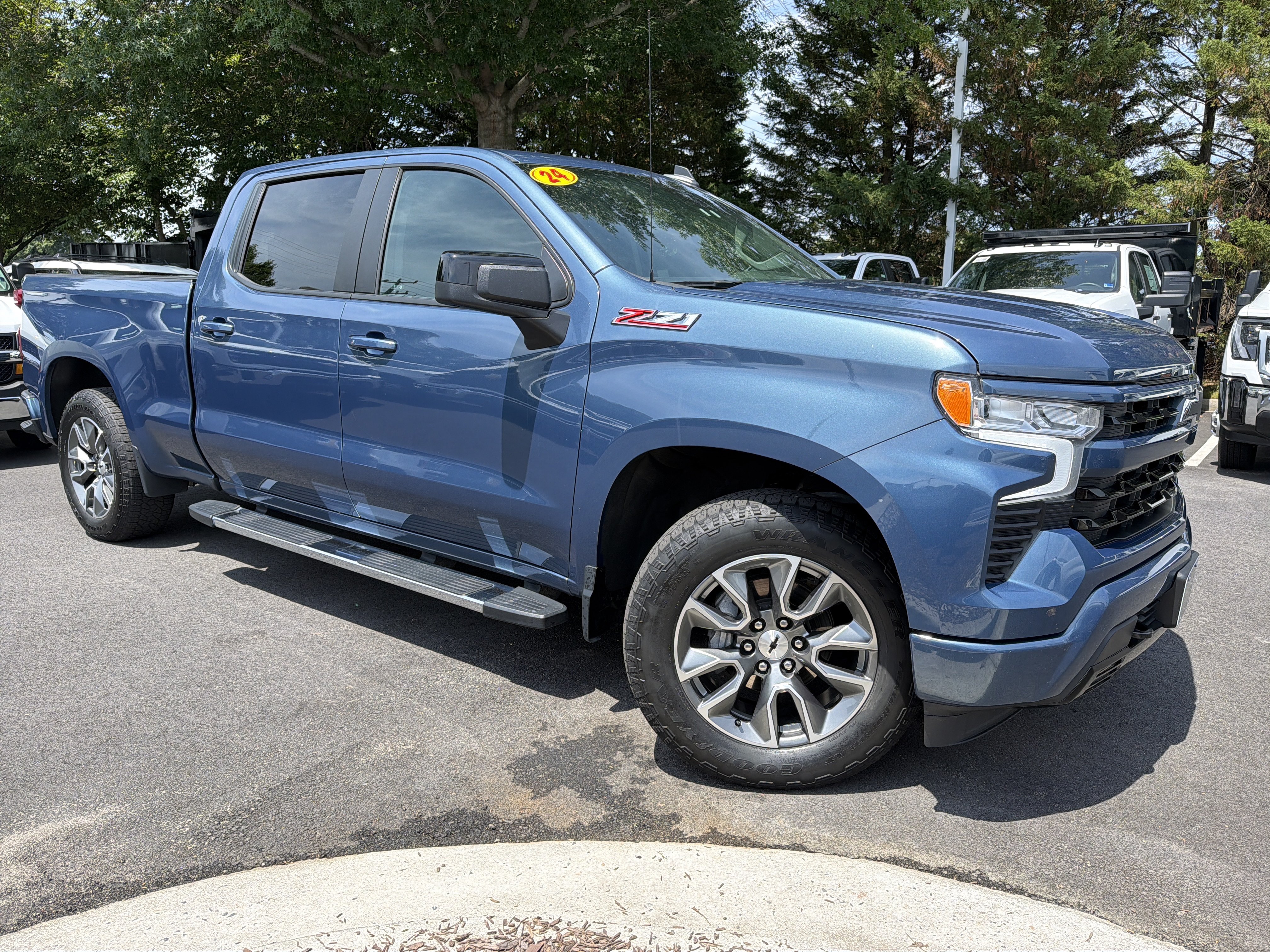 Used 2024 Chevrolet Silverado 1500 RST w/ Z71 Off-Road Package AWD/4WD image 2