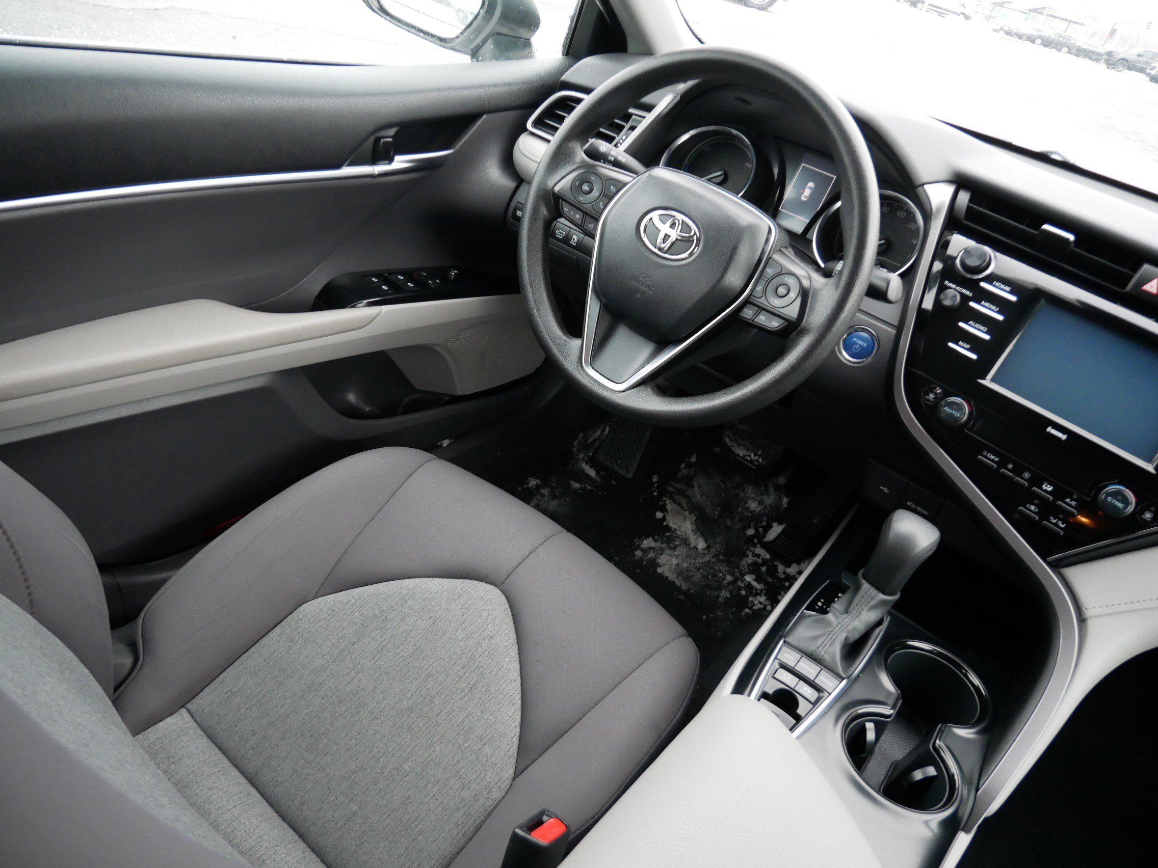 Used 2020 Toyota Camry LE image 9