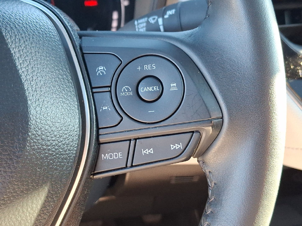 Certified 2025 Toyota Corolla SE w/ SE Premium Package FWD image 23