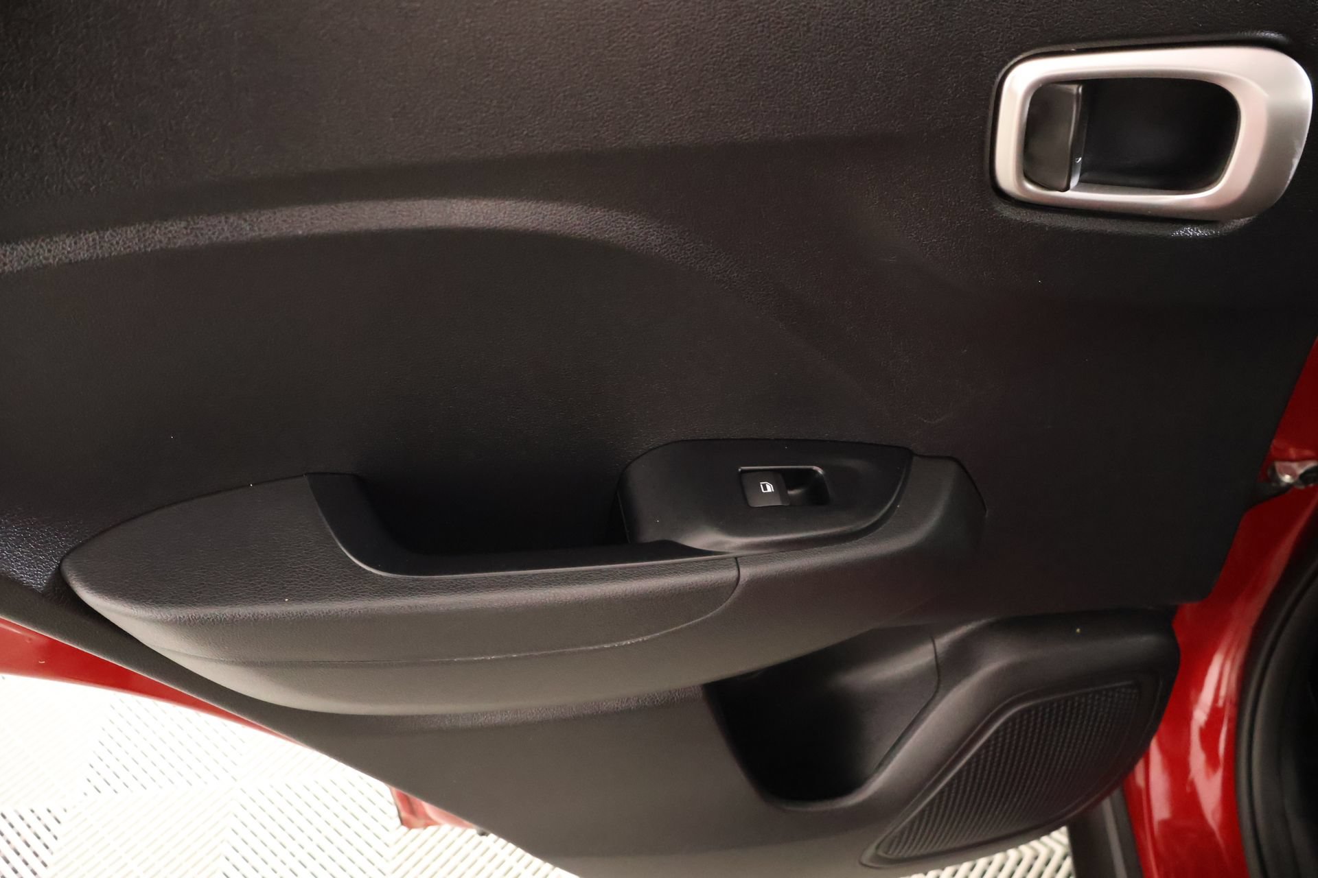 Used 2025 Hyundai Venue SEL FWD image 16