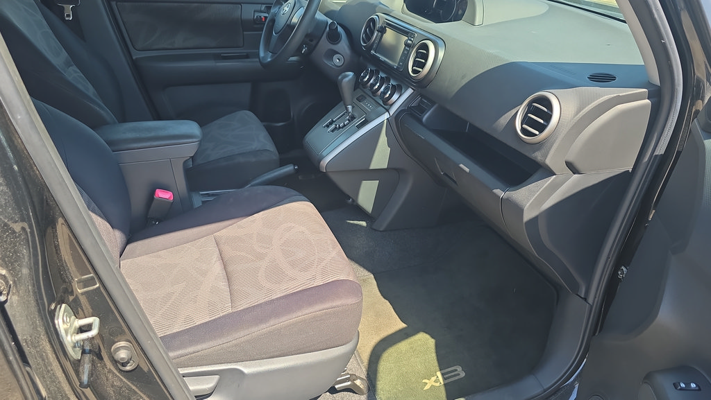 Used 2015 Scion xB FWD image 12