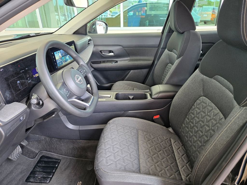 Used 2025 Nissan Kicks SV image 9