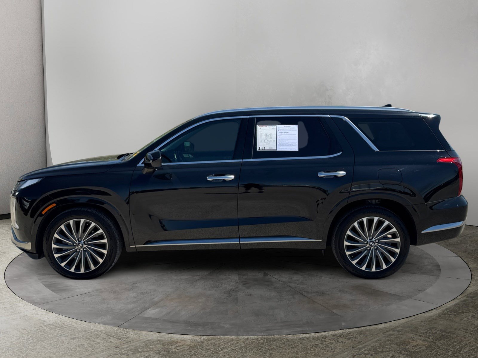 Used 2024 Hyundai Palisade Calligraphy image 2