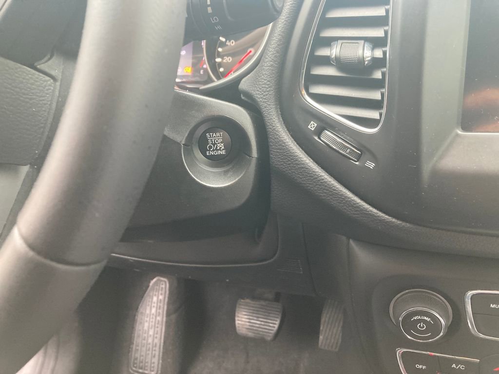 Used 2019 Jeep Compass Latitude AWD/4WD image 21