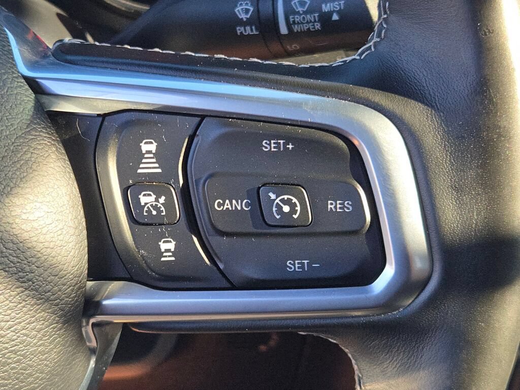 Certified 2020 Jeep Gladiator Overland AWD/4WD image 32