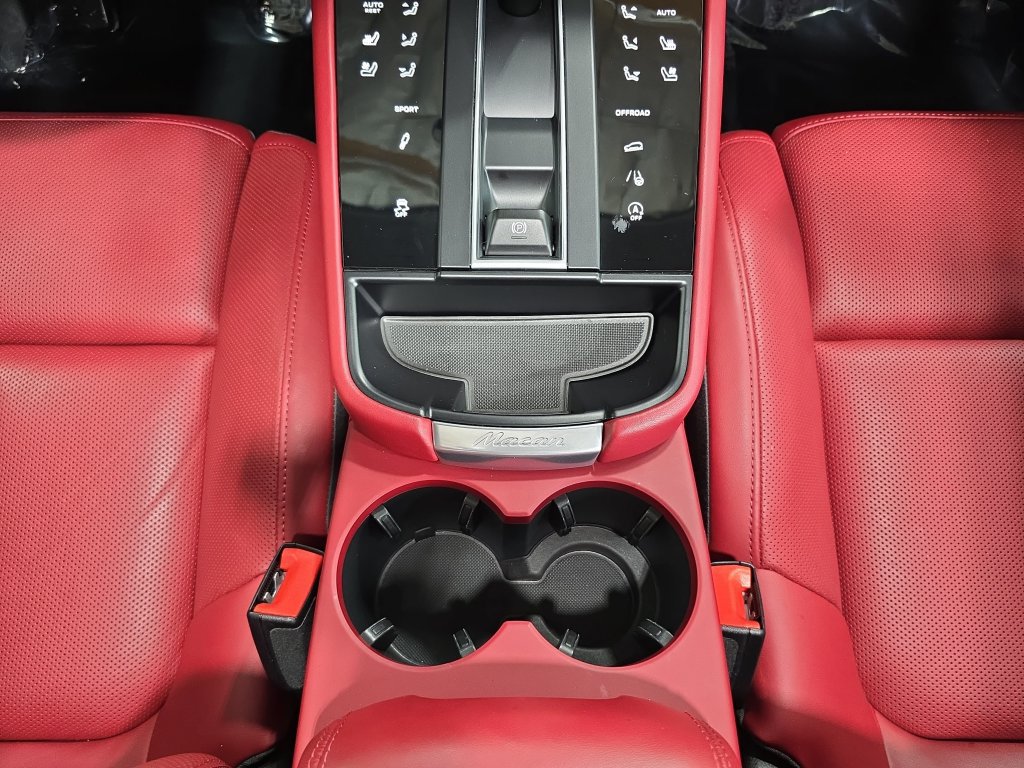 Certified 2026 Porsche Macan S AWD/4WD image 20
