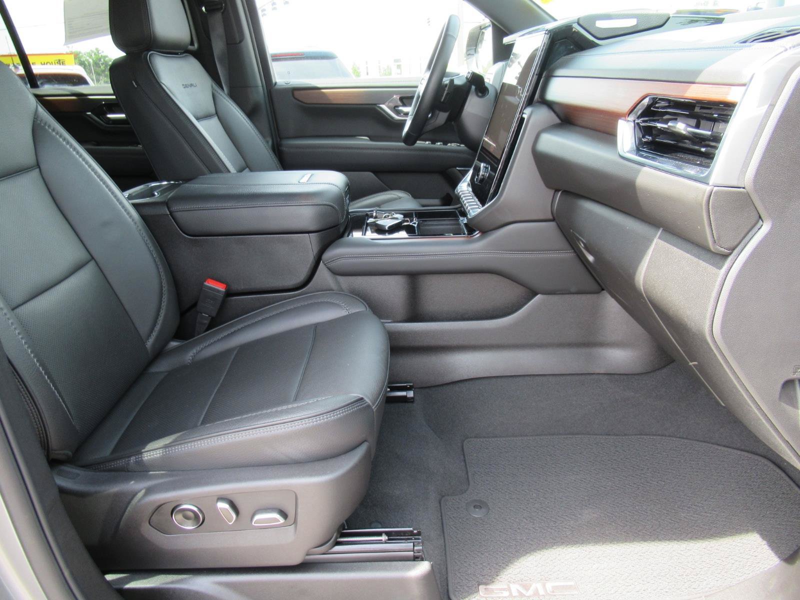 Used 2025 GMC Yukon Denali AWD/4WD image 10