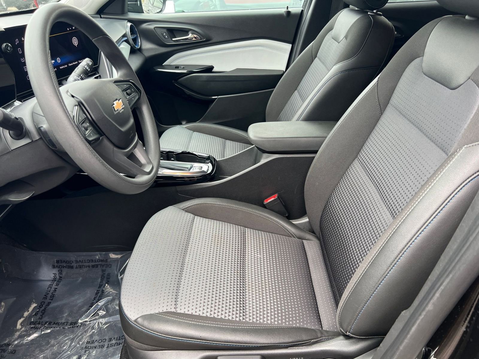 Used 2025 Chevrolet Trax LT image 27