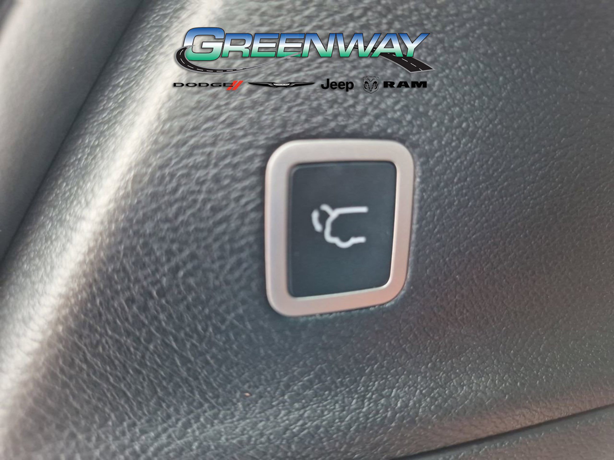 Used 2024 Chrysler Pacifica Pinnacle FWD image 22