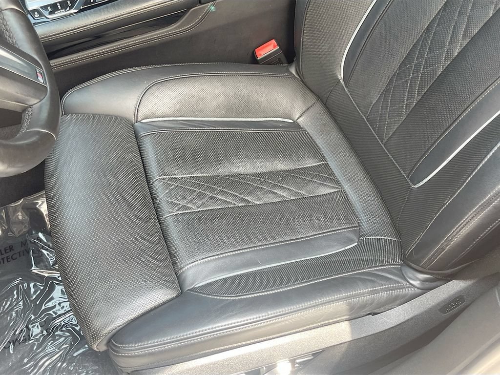 Used 2020 BMW 740i w/ M Sport Package RWD image 20