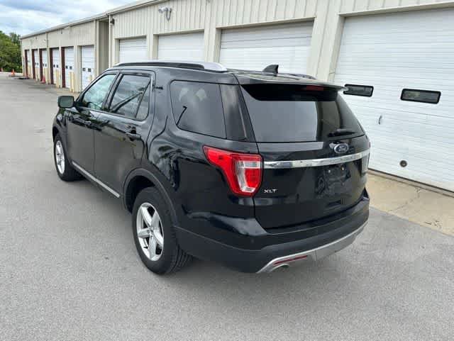 Used 2017 Ford Explorer XLT w/ Equipment Group 202A AWD/4WD image 14