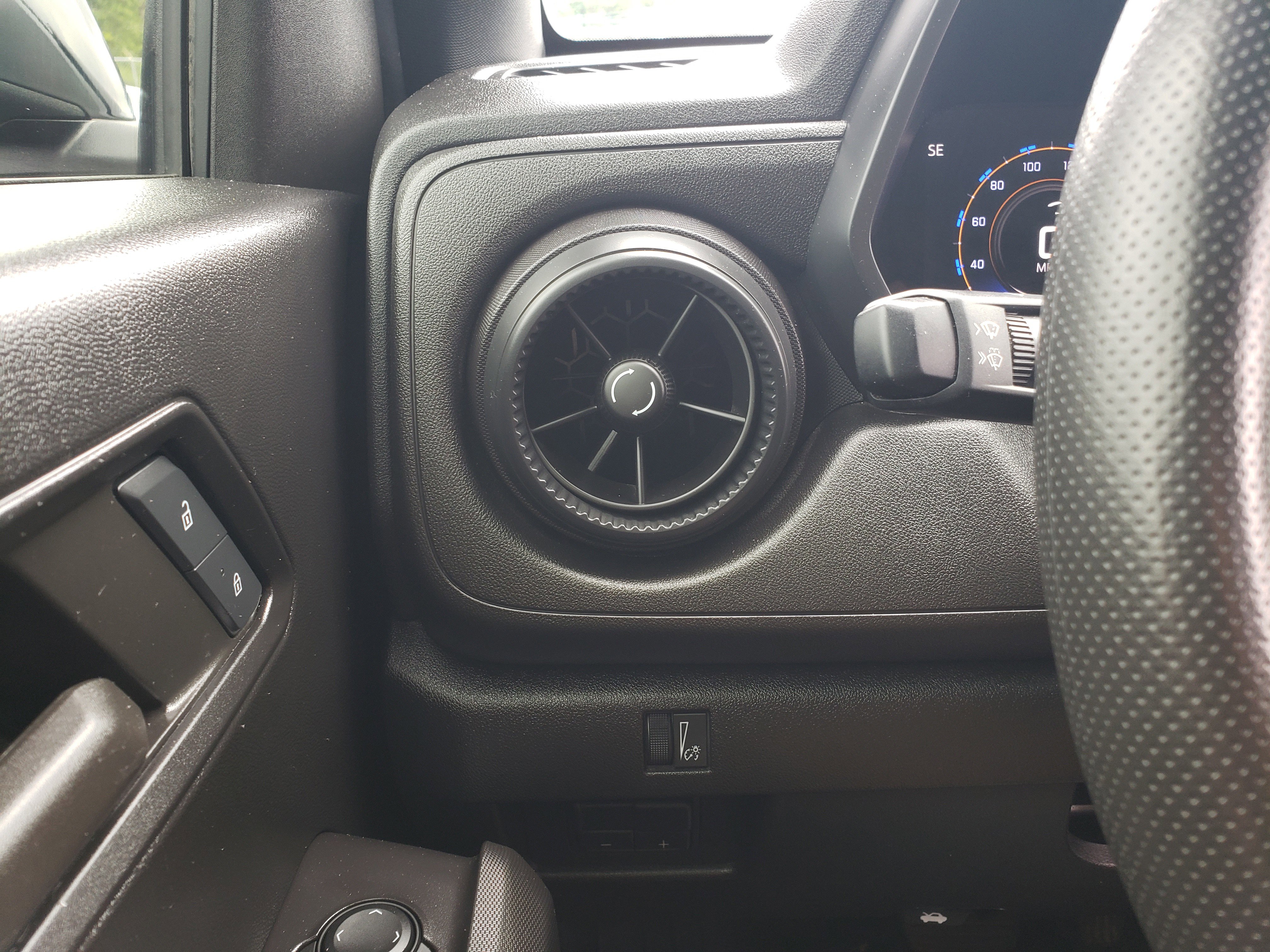 Used 2024 Chevrolet Colorado Trail Boss w/ Technology Package AWD/4WD image 12
