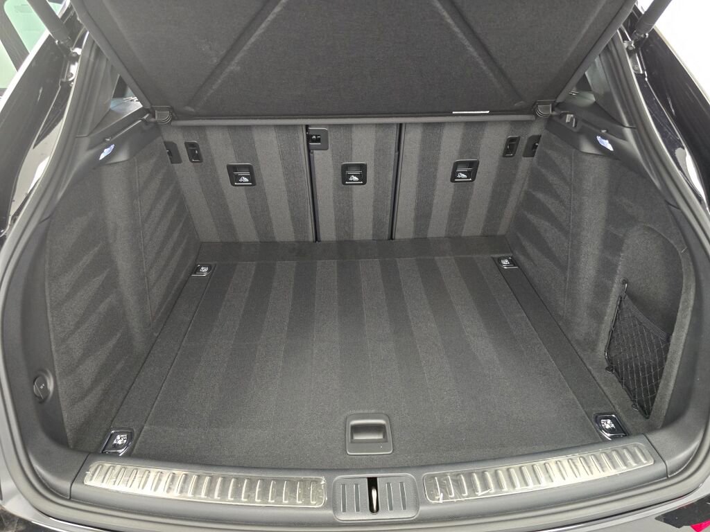 New 2026 Porsche Macan image 12