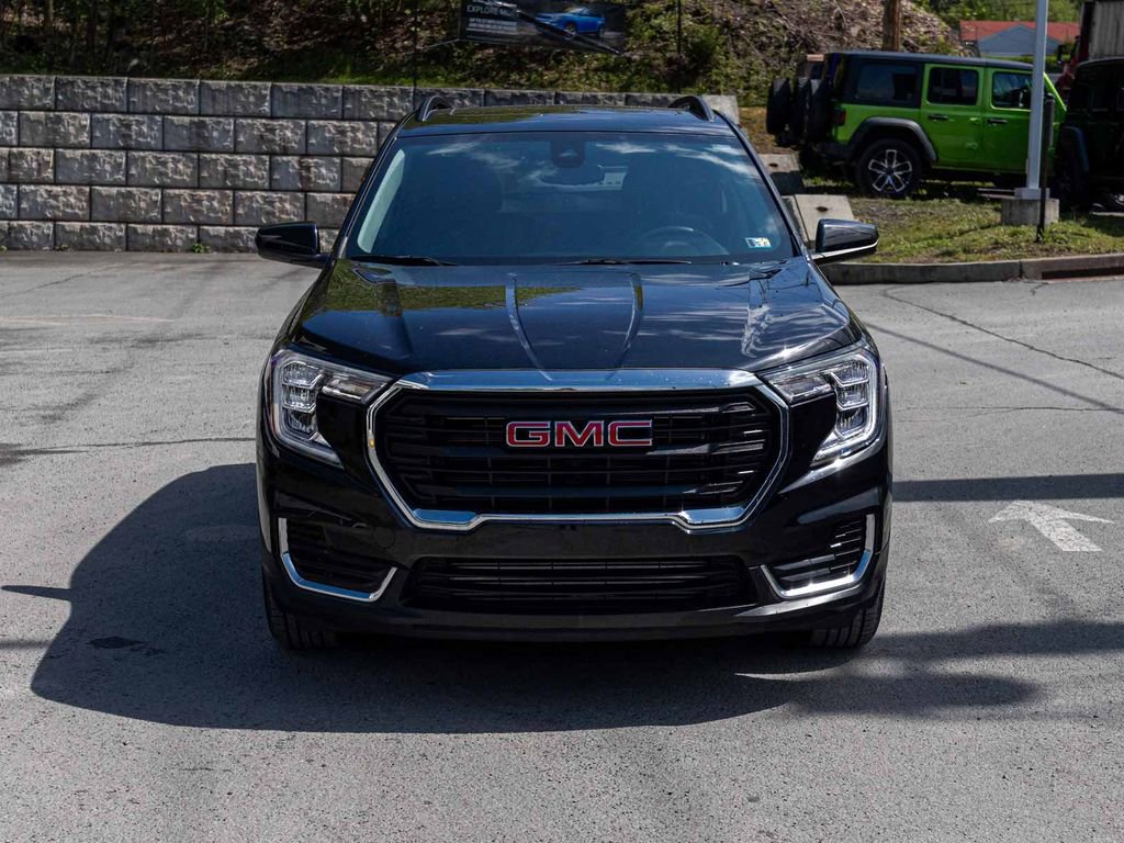 Used 2022 GMC Terrain SLE w/ Driver Convenience Package AWD/4WD image 2