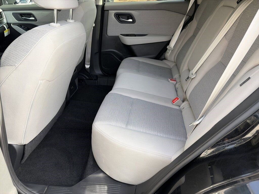 Certified 2023 Nissan Rogue SV image 29