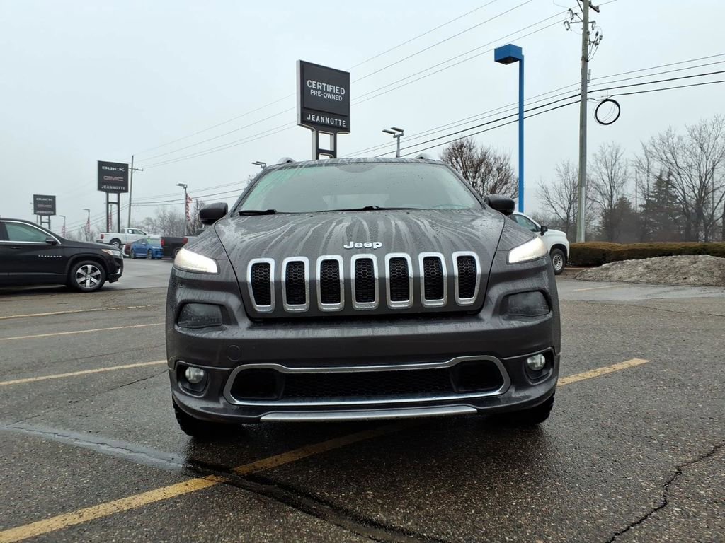 Used 2018 Jeep Cherokee Overland image 2