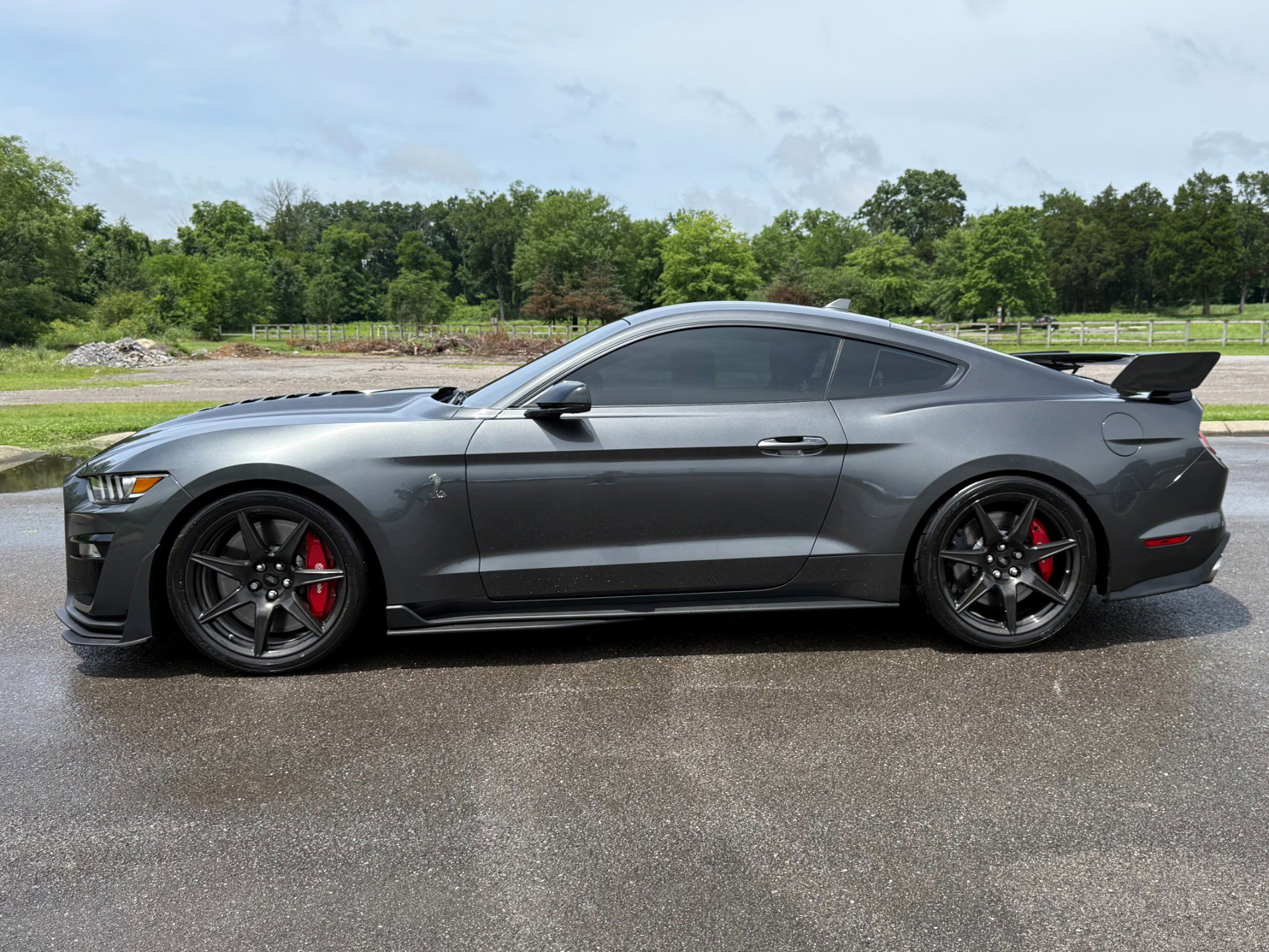 Used 2020 Ford Mustang Shelby GT500 w/ Carbon Fiber Track Pack RWD image 7