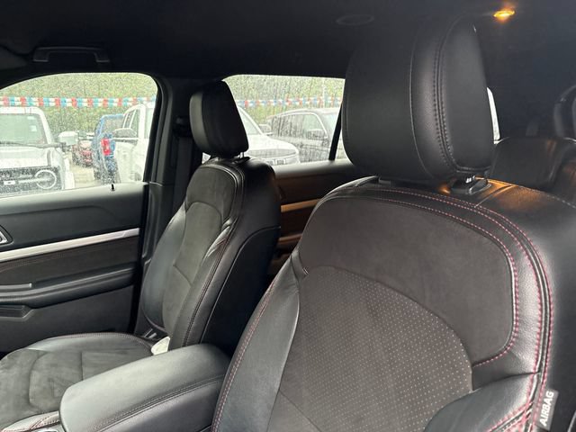 Used 2018 Ford Explorer XLT w/ Equipment Group 202A AWD/4WD image 9