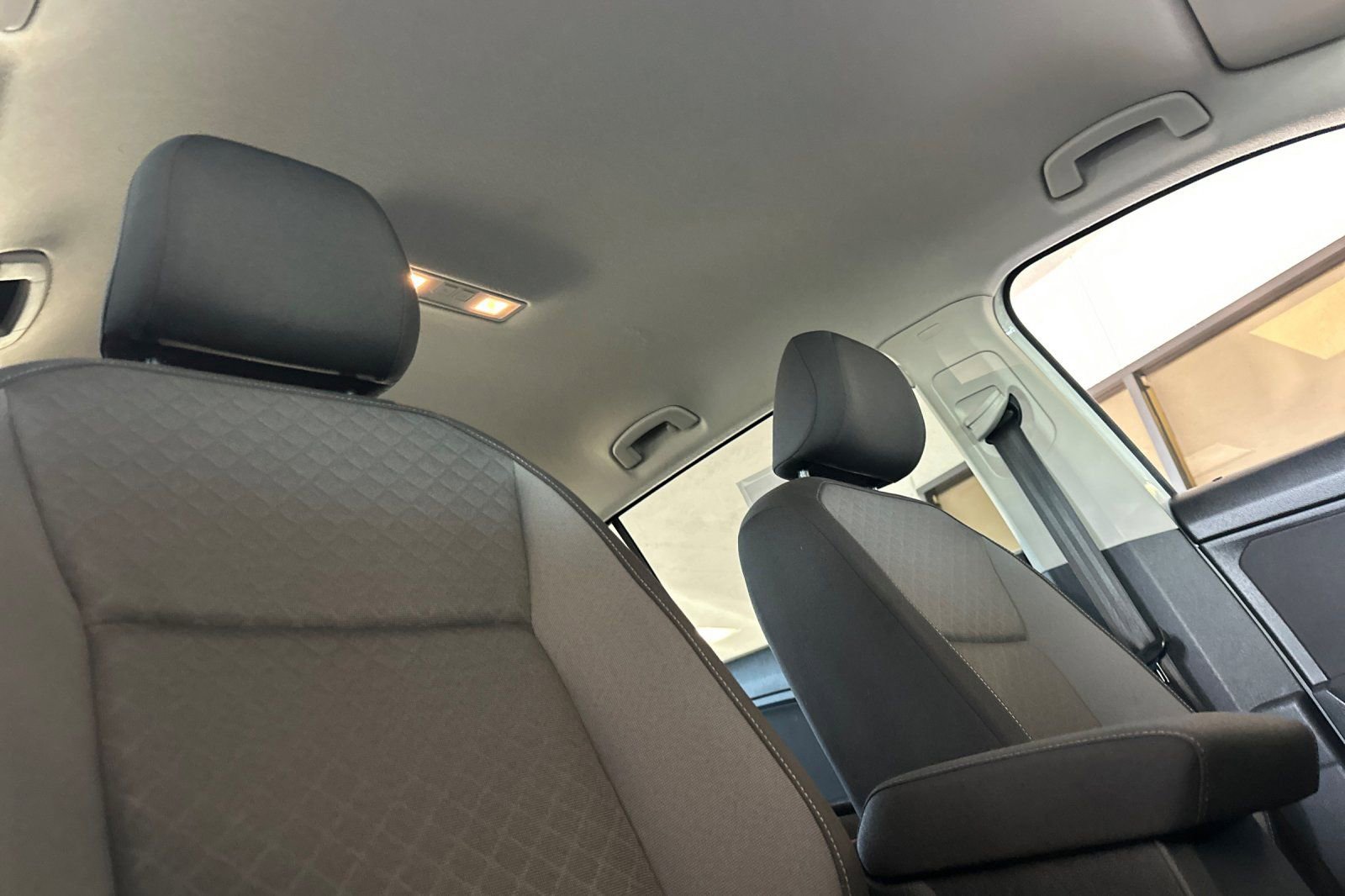 Used 2020 Volkswagen Tiguan S image 14