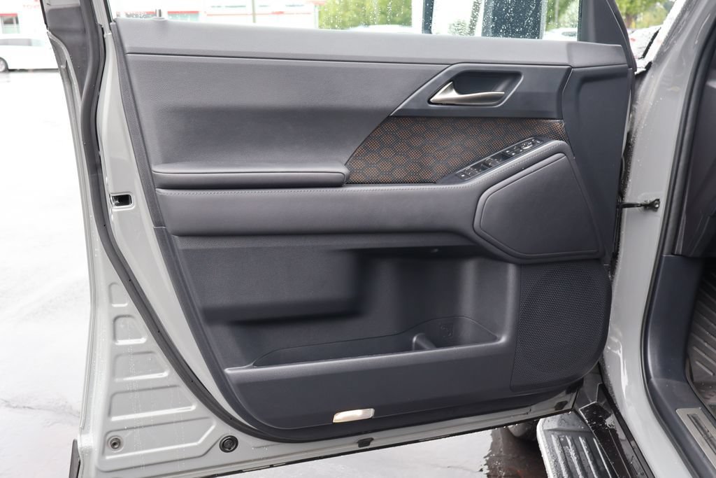 Used 2025 Lexus GX 550 w/ Accessory Package (2T) AWD/4WD image 13