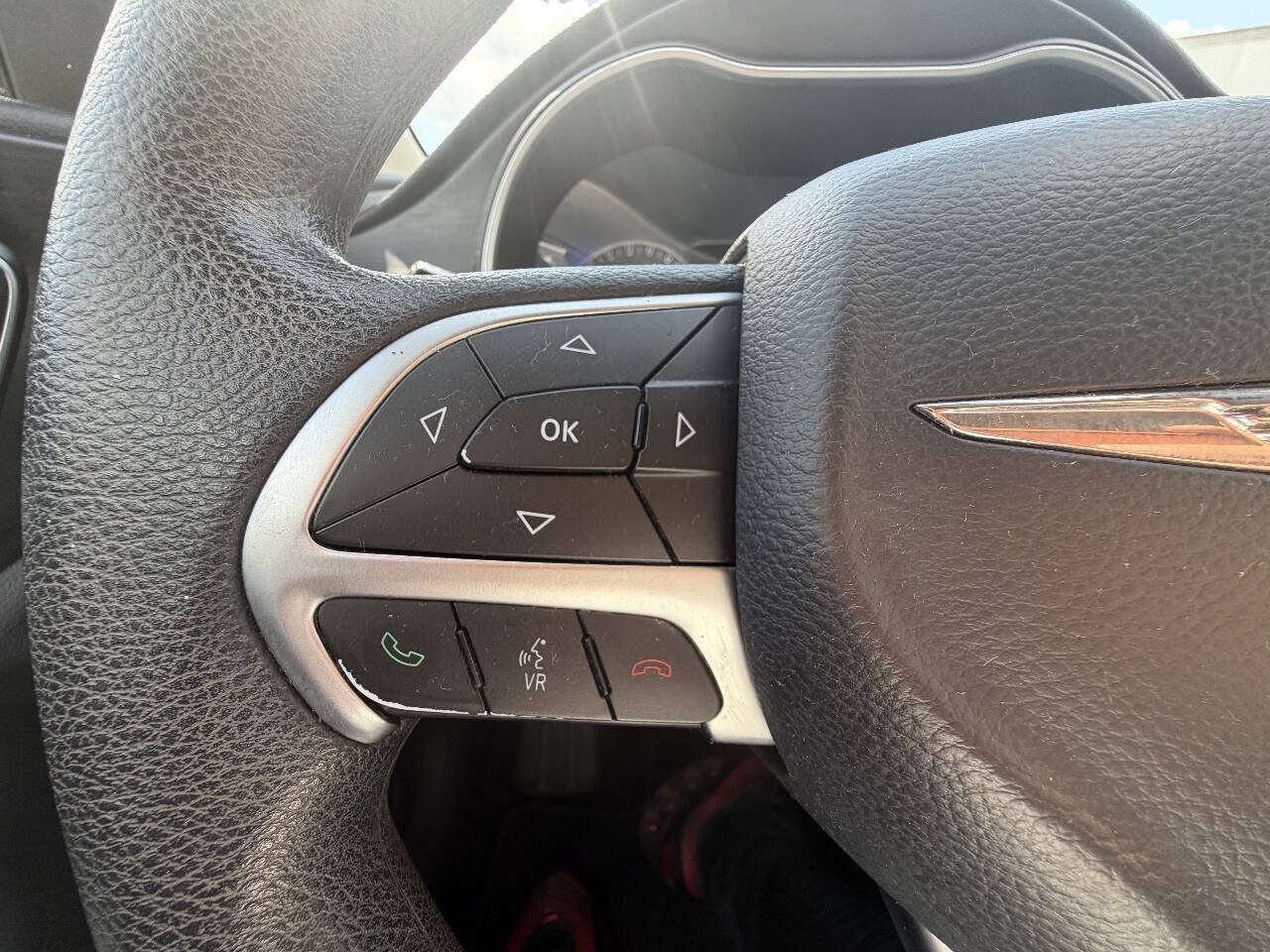 Used 2015 Chrysler 200 Limited FWD image 25