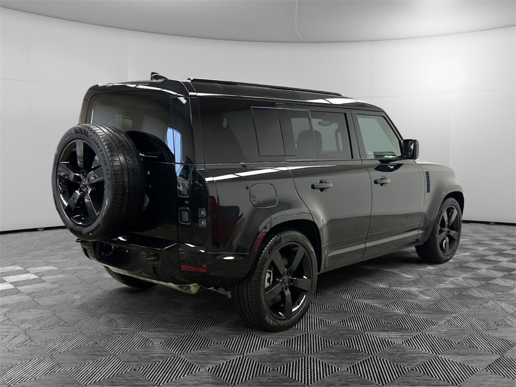 New 2026 Land Rover Defender 110 X-Dynamic SE image 5