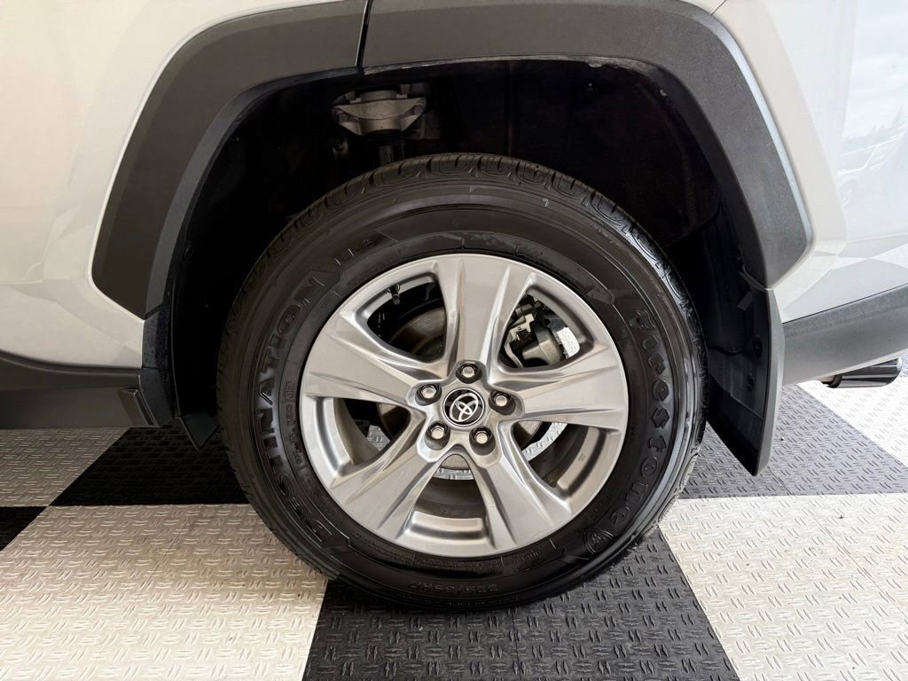 Used 2025 Toyota RAV4 XLE AWD/4WD image 11