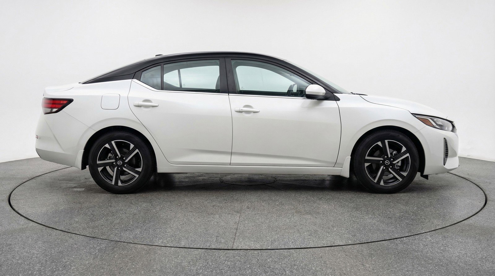 Used 2025 Nissan Sentra SV image 9