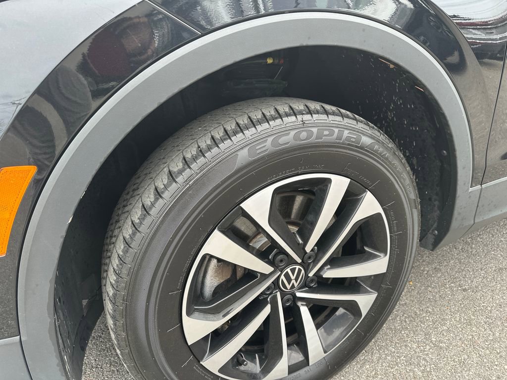 Used 2024 Volkswagen Tiguan S AWD/4WD image 2