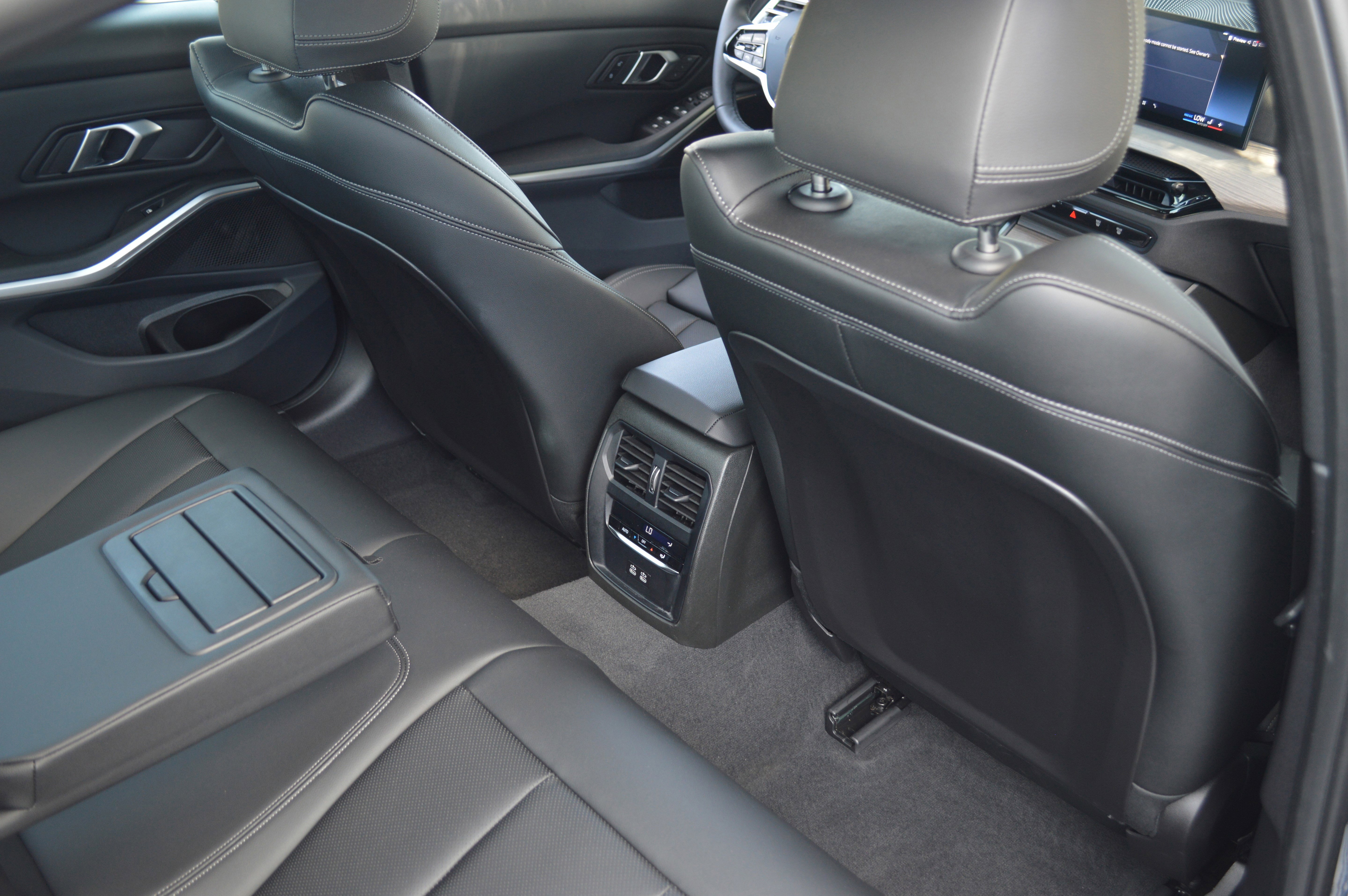 Certified 2025 BMW 330i Sedan RWD image 33