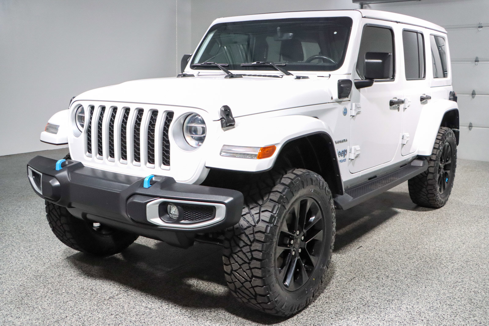 Used 2022 Jeep Wrangler Unlimited Sahara w/ Cold Weather Group image 31