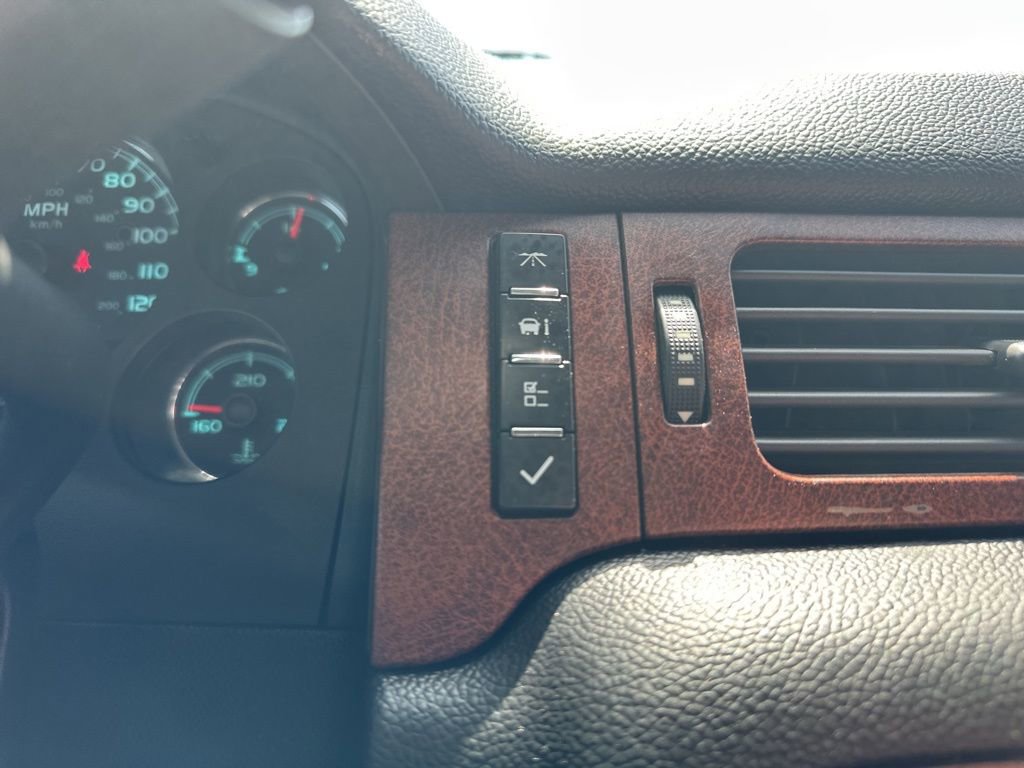 Used 2012 Chevrolet Avalanche LT image 3