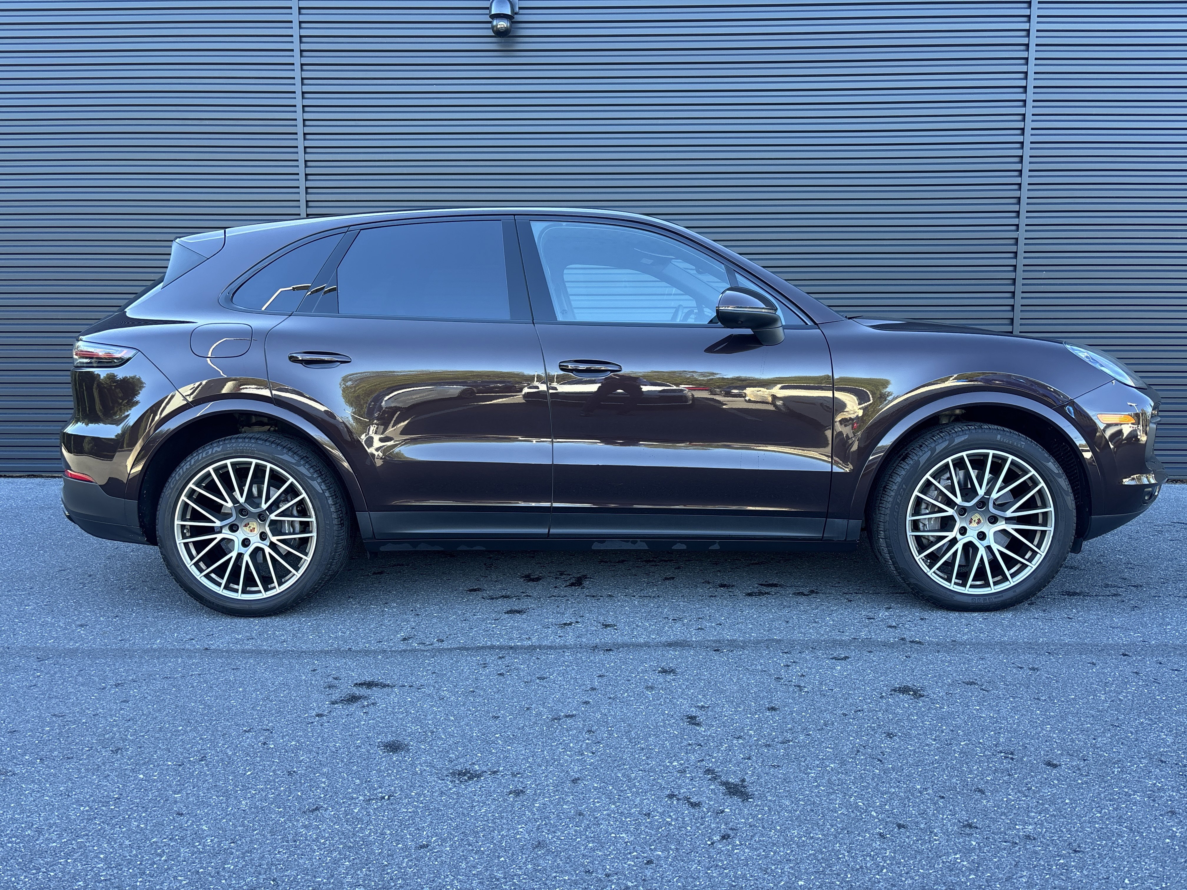 Certified 2022 Porsche Cayenne Platinum Edition image 6