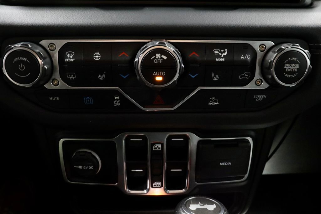 Used 2025 Jeep Wrangler Unlimited Sahara image 27