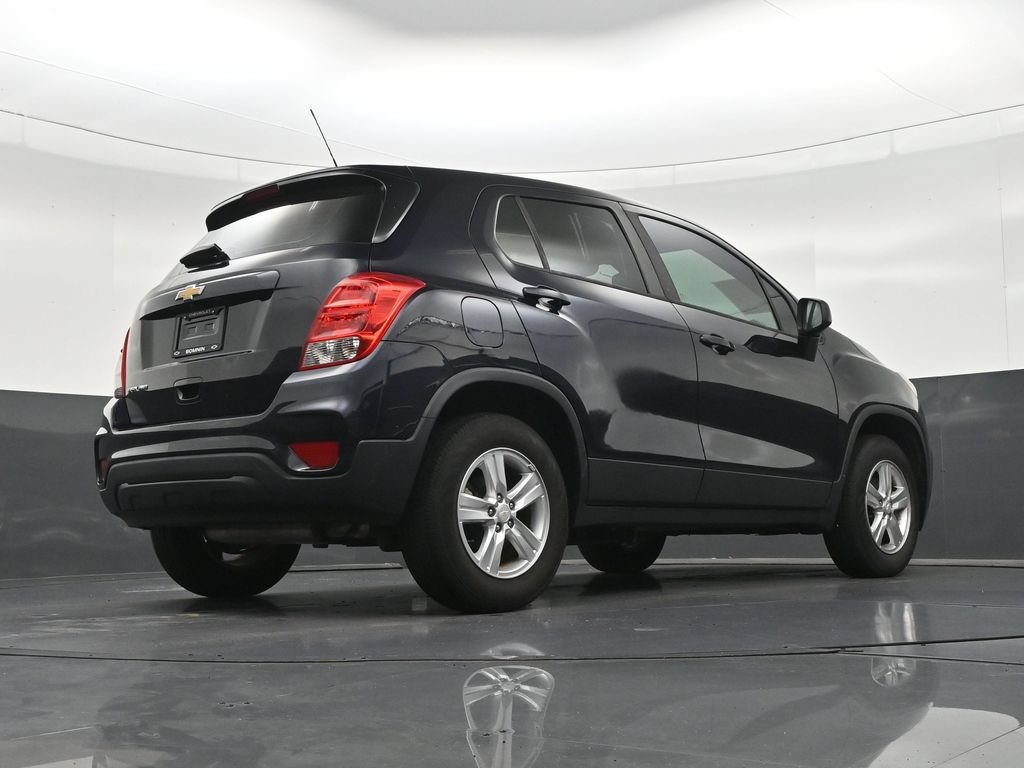 Used 2022 Chevrolet Trax LS AWD/4WD image 27