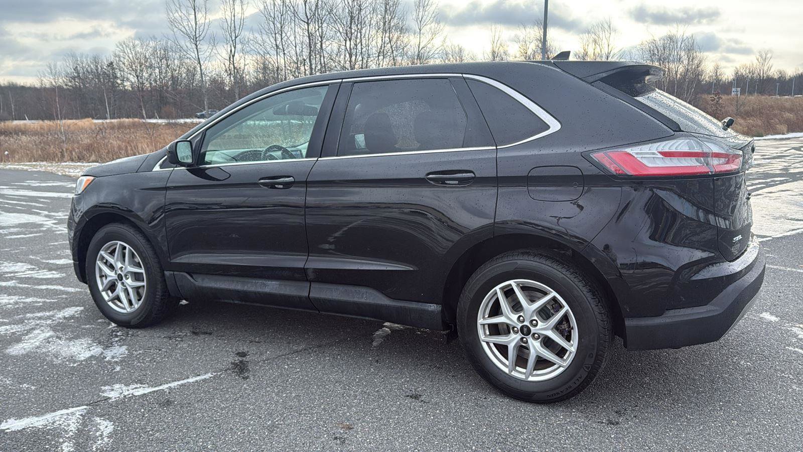 Used 2023 Ford Edge SEL image 11