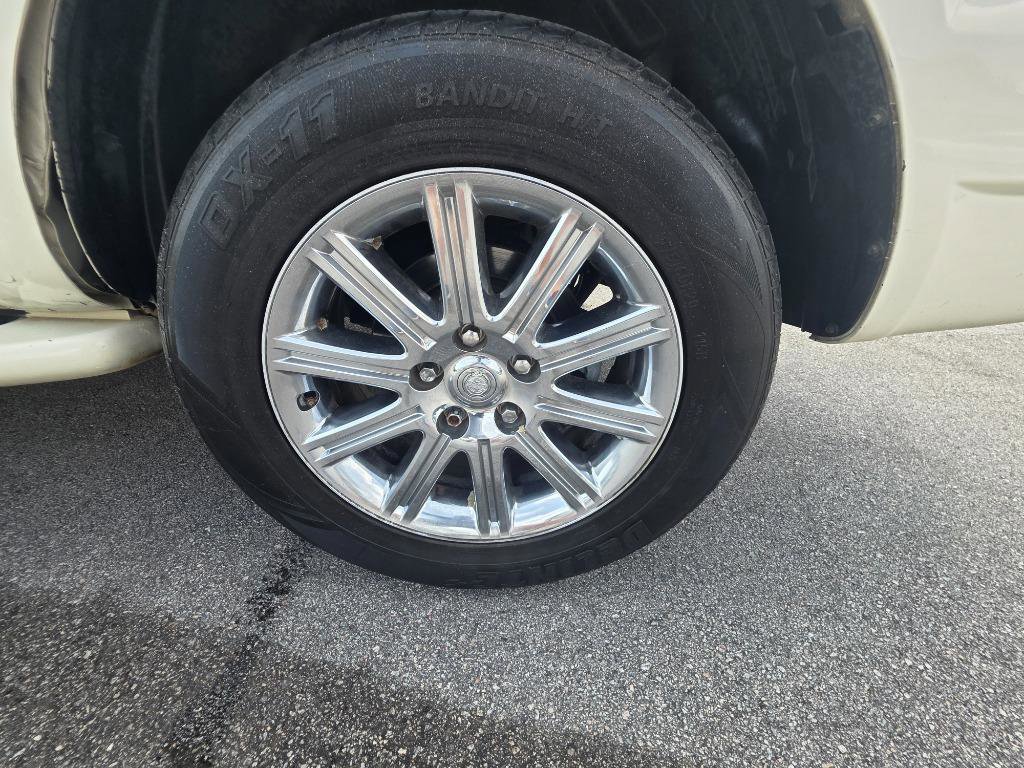 Used 2009 Chrysler Aspen Limited RWD image 21