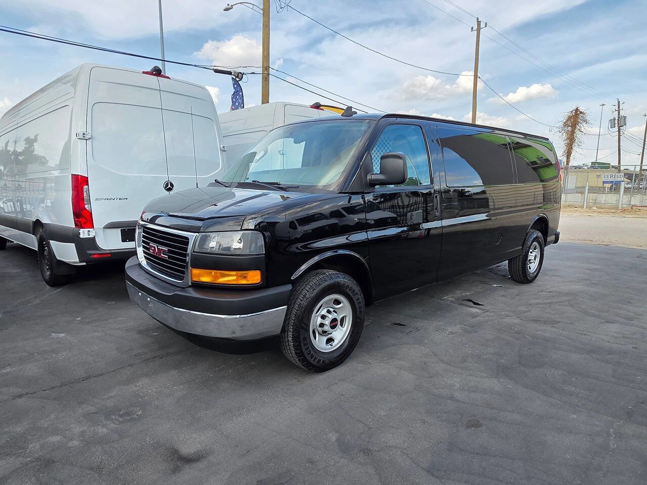 Used 2023 GMC Savana 3500 Extended w/ Driver Convenience Package image 32